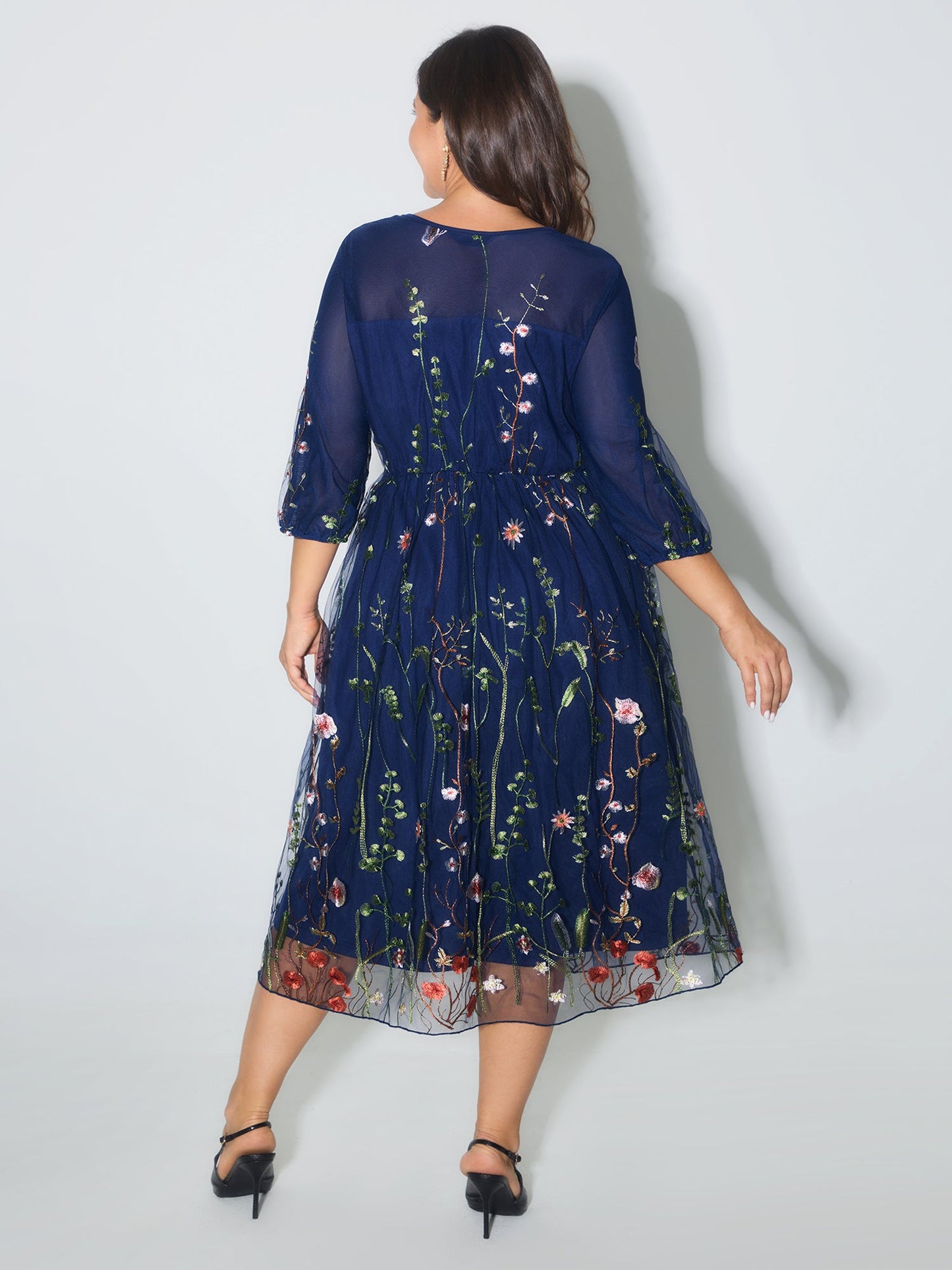 Robe Midi Brodee Fleurie Cintree