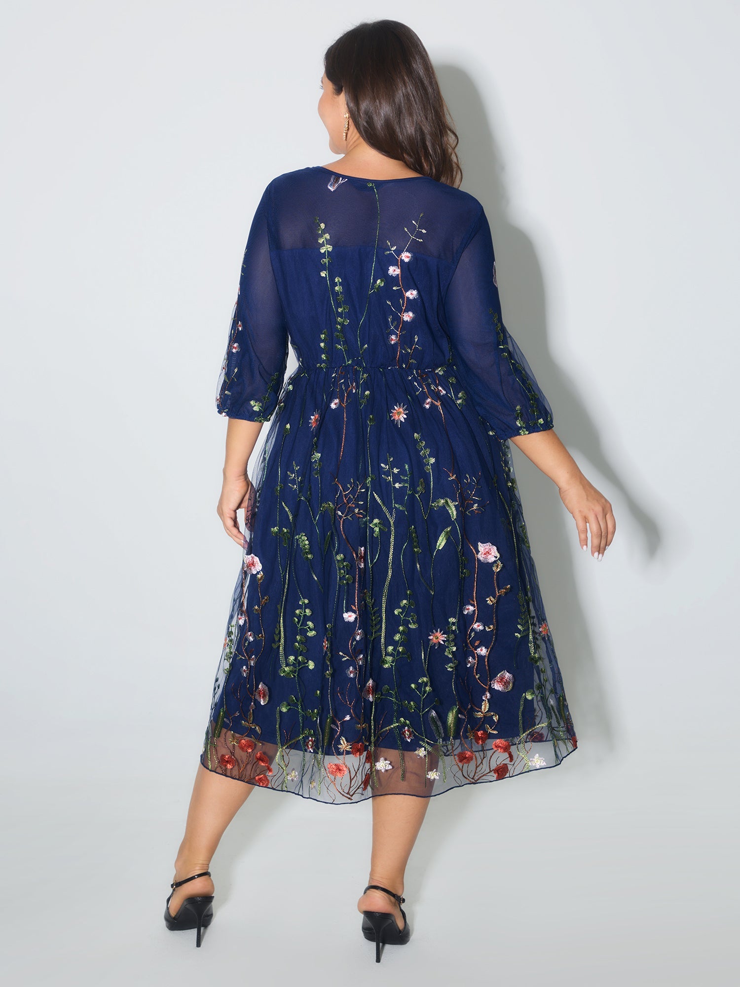 Robe Midi Brodee Fleurie Cintree