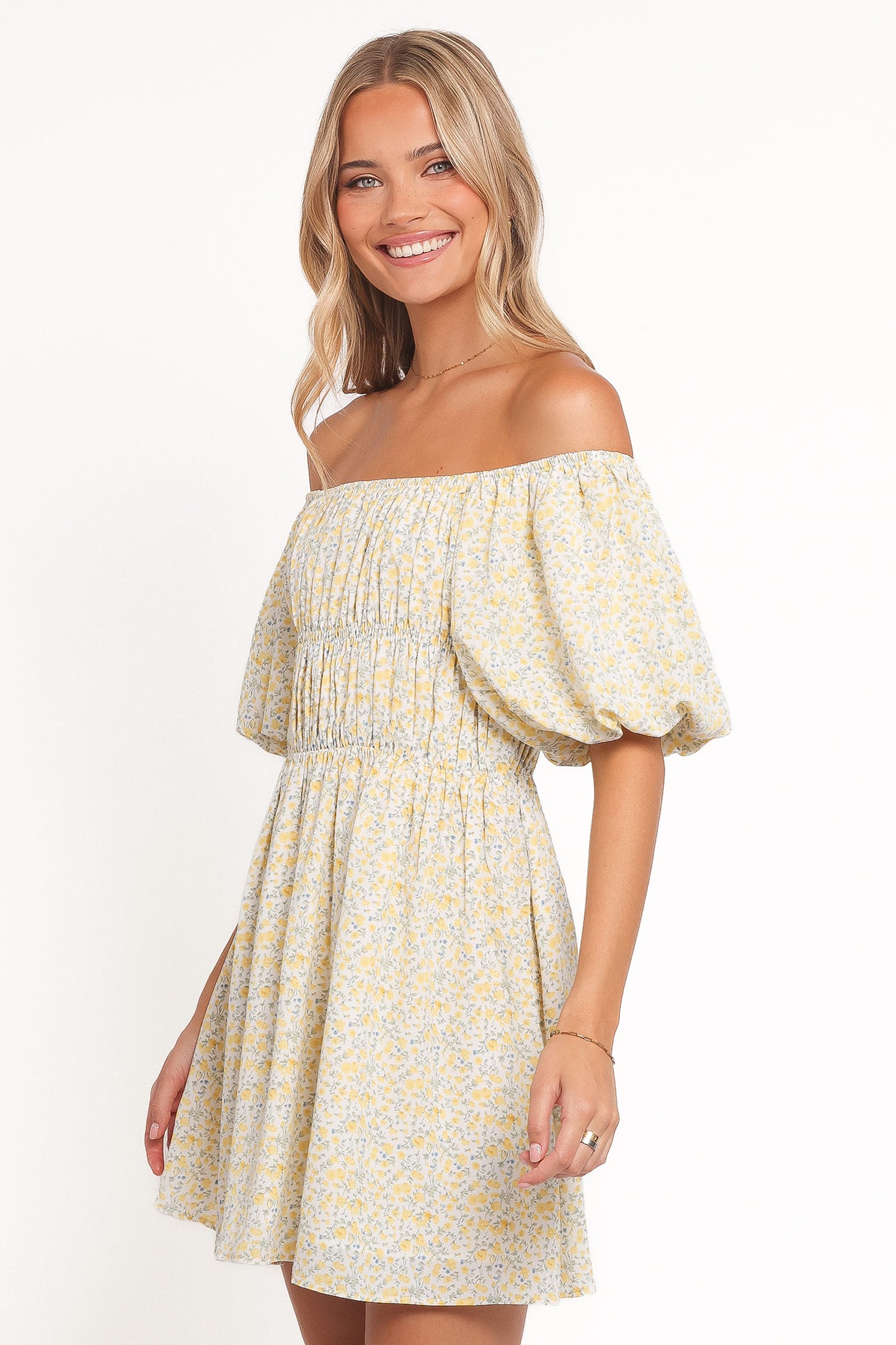 Robe Courte Fleurie Epaules Denudees